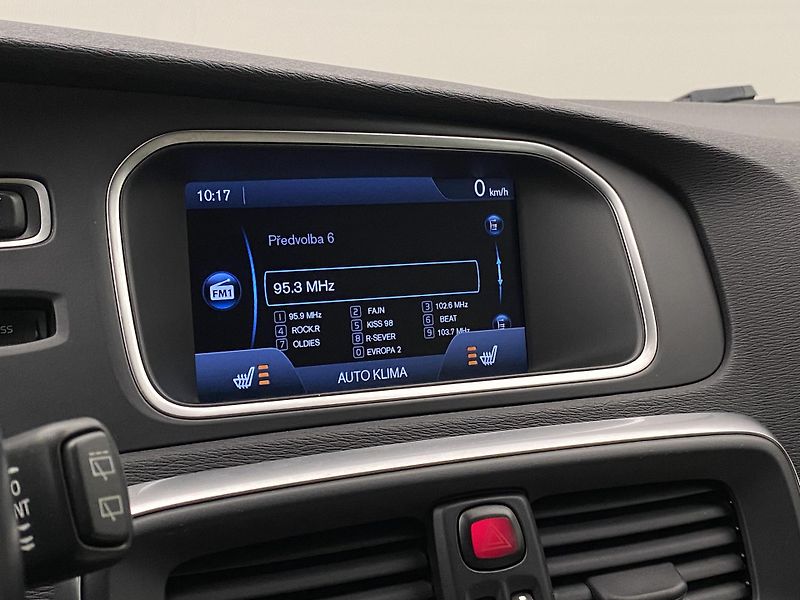 Volvo V40 D4 SUMMUM AUT CZ REZERVACE - fotka 37 z 45