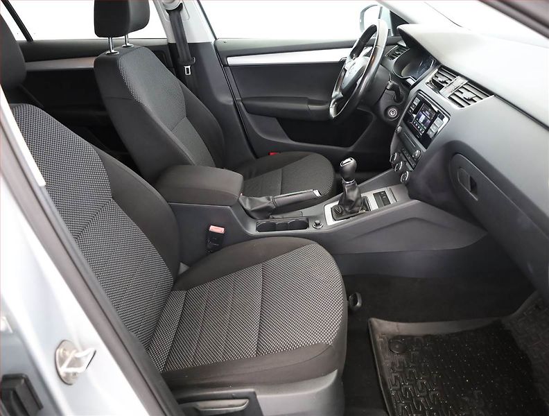 Škoda Octavia (2016) 1.6 TDI, Tempomat - fotka 7 z 12