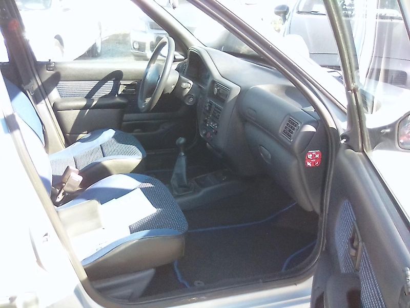 Peugeot 106 (2000) 1.1i, STK do 11/2027 - fotka 14 z 28