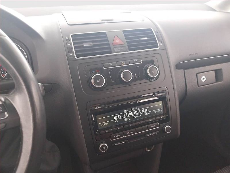 Volkswagen Touran (2012) 1.6 TDI, Tempomat - fotka 12 z 21