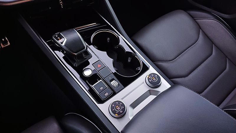 Volkswagen Touareg R-LINE 210kW-WEBASTO-HUD-TZ- - fotka 33 z 50