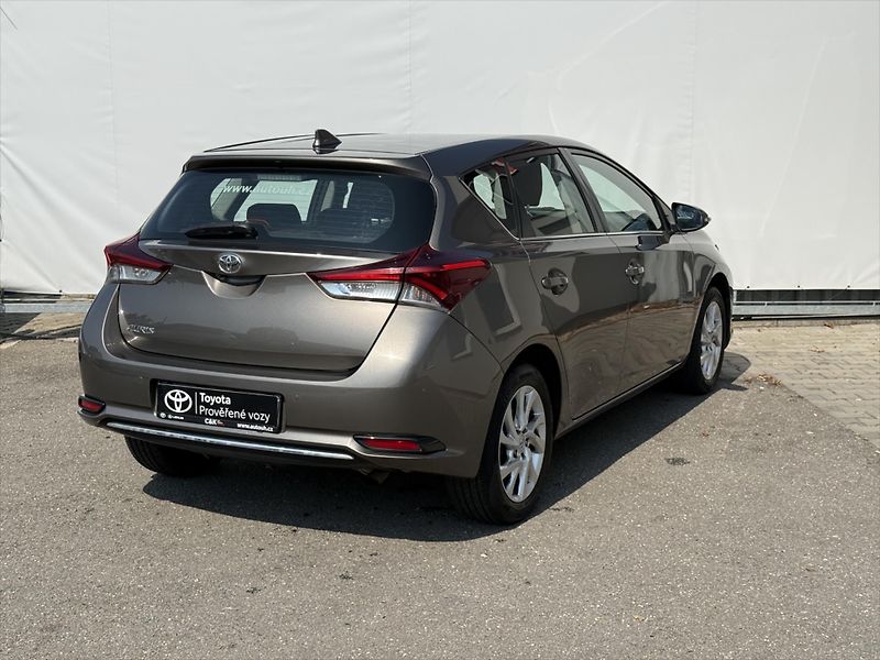 Toyota Auris 1,6 Active Trend - fotka 6 z 19