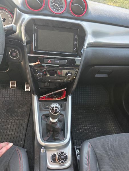 Suzuki Vitara (2017) - fotka 14 z 19