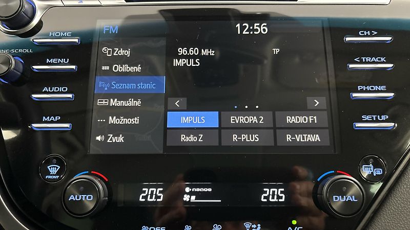 Toyota Camry 2.5 Hybrid AUT Executive - fotka 11 z 27