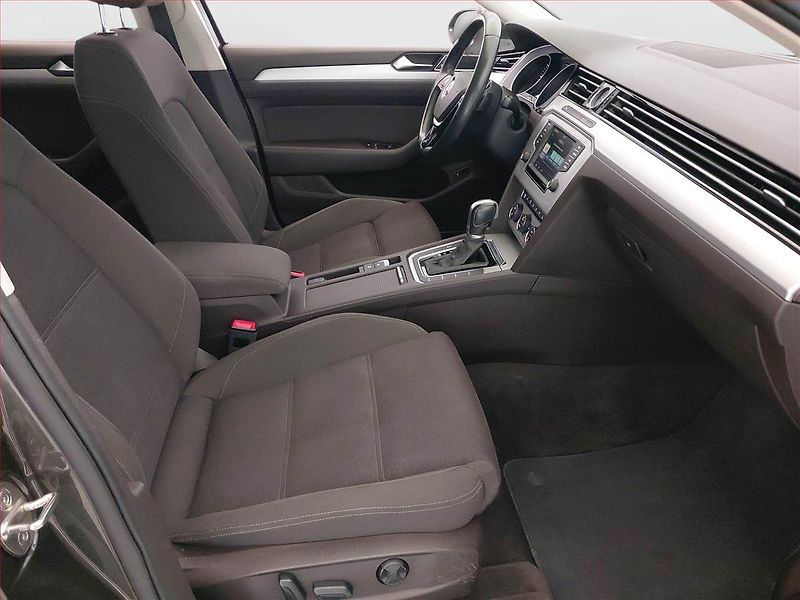 Volkswagen Passat (2015) 2.0 TDI, Automat, Serv.kniha - fotka 9 z 19