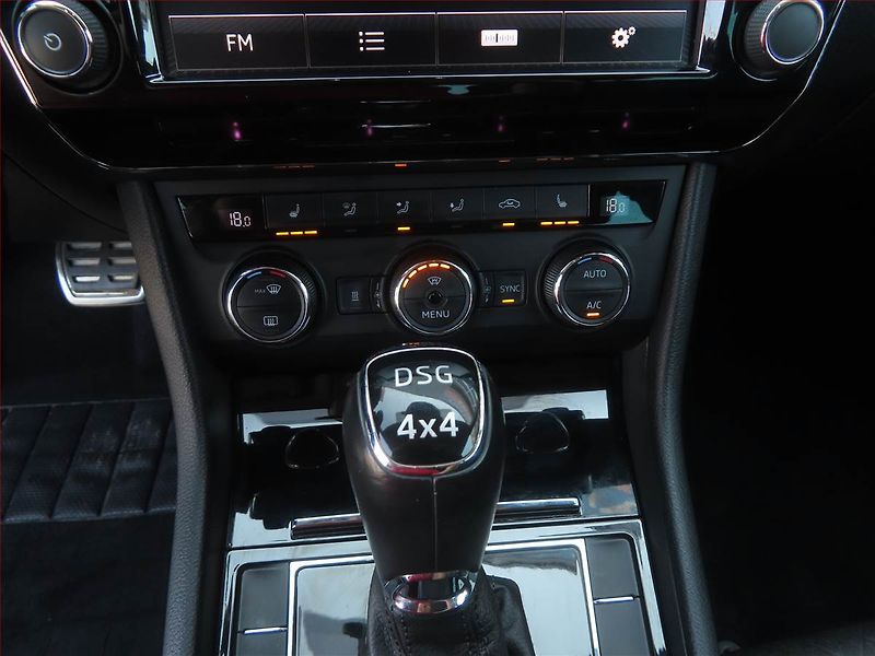 Škoda Superb (2016) 2.0 TSI, 4X4, Automat, Navi - fotka 16 z 28