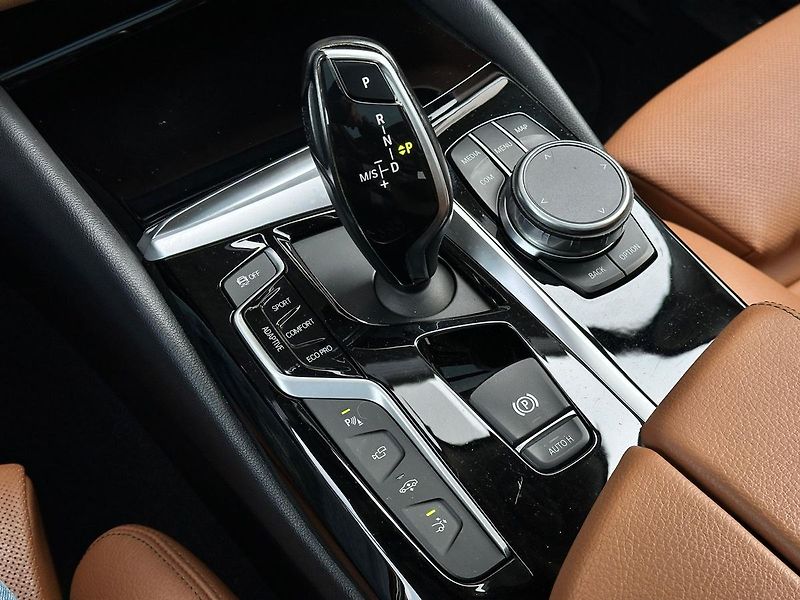 BMW Řada 6 630D GT, HUD, Vzduch, 360° - fotka 17 z 21