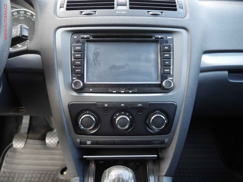 Škoda Octavia (2011) 1.2 TSI, ČR, AC - fotka 11 z 17