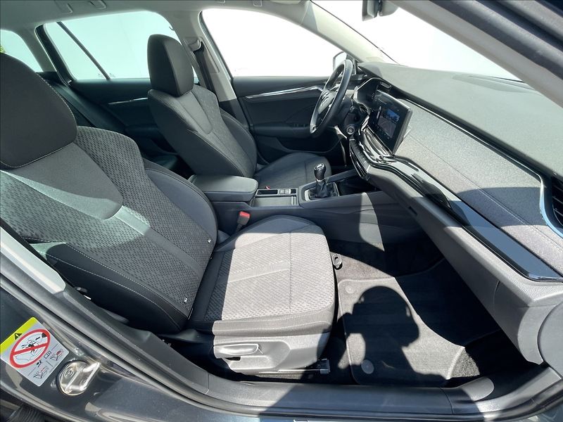 Škoda Octavia 2,0 TDI Style+ TZ+Canton+NAV - fotka 18 z 23