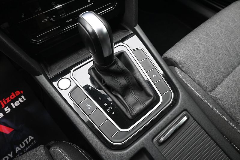 Volkswagen Passat 2,0 TDI 110 kW DSG Business Zá - fotka 23 z 32