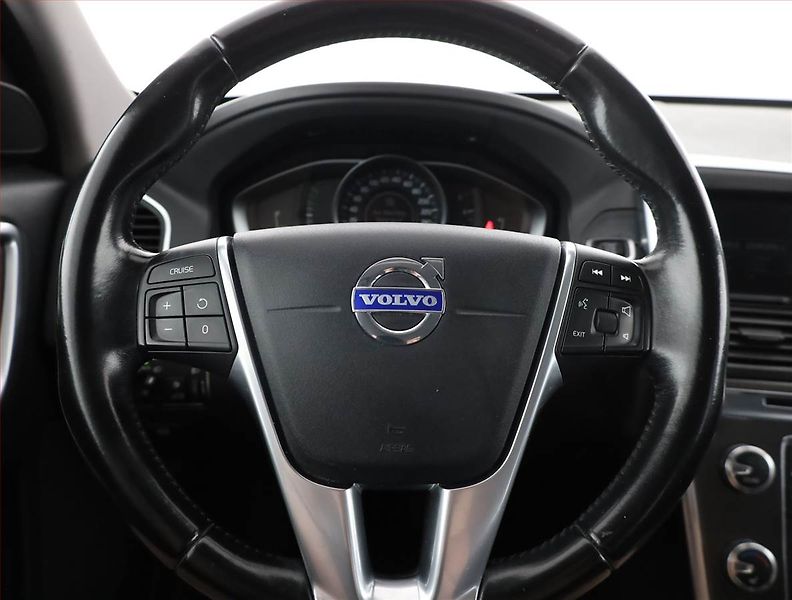 Volvo XC60 (2015) D3, Serv.kniha, Kůže, Navi - fotka 8 z 18