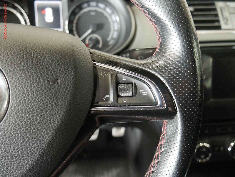 Škoda Octavia (2014) 2.0TDi, 2.maj, RS, Bixen, AC - fotka 17 z 21