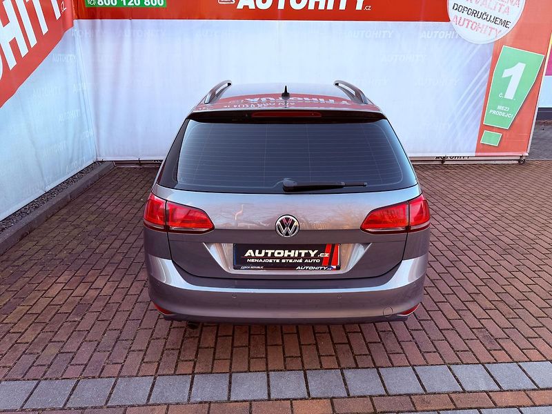 Volkswagen Golf 1.6 TDi DSG Highline, Navi - fotka 7 z 28