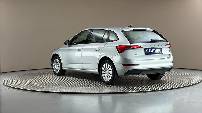 Škoda Scala 1.0 TSI Ambition - fotka 2 z 23