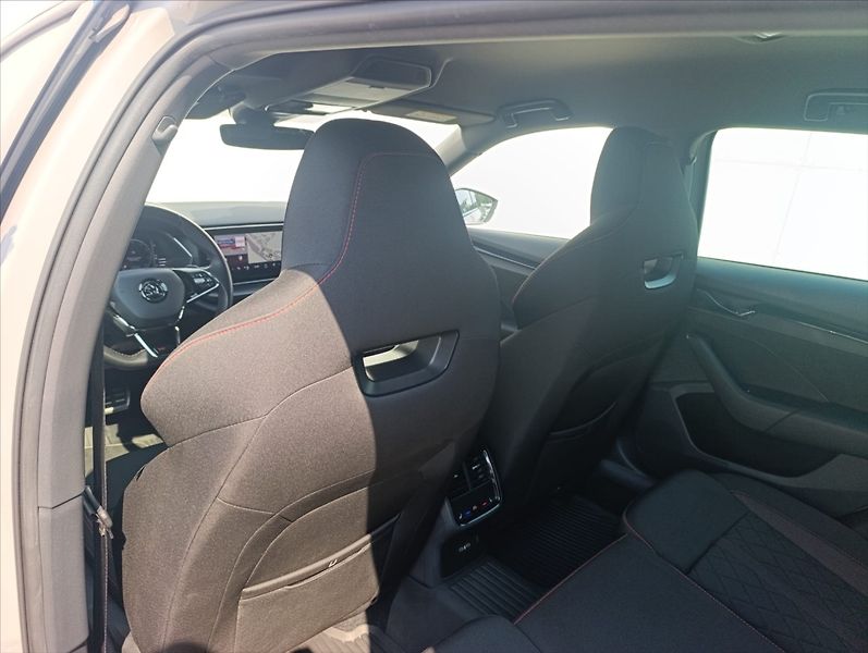 Škoda Octavia 2,0 TDi RS DSG Kamera 1maj. ČR - fotka 21 z 40