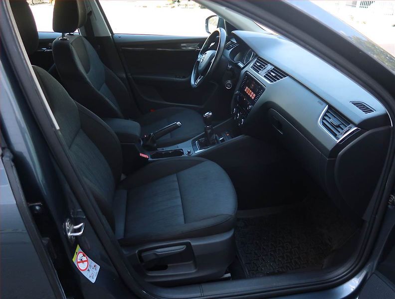 Škoda Octavia (2017) Style 1.6 TDI, Navi, Tempomat - fotka 9 z 22