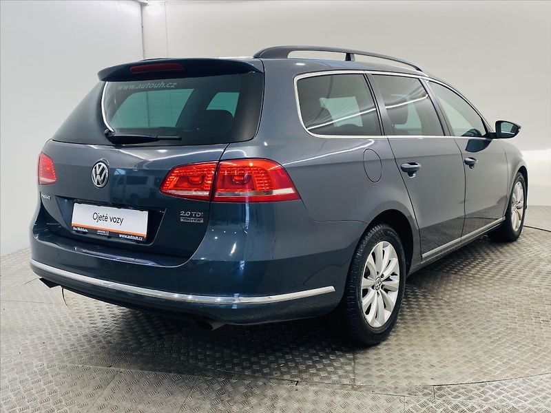 Volkswagen Passat 2,0 TDI DSG 125 kW 4Motion - fotka 2 z 26