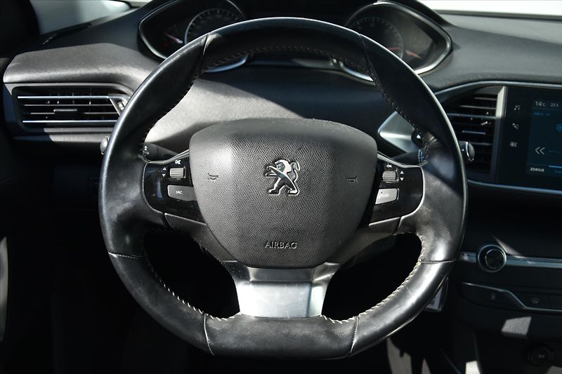 Peugeot 308 SW 1.5HDI 96kW LED PANORAMA ČR - fotka 15 z 23