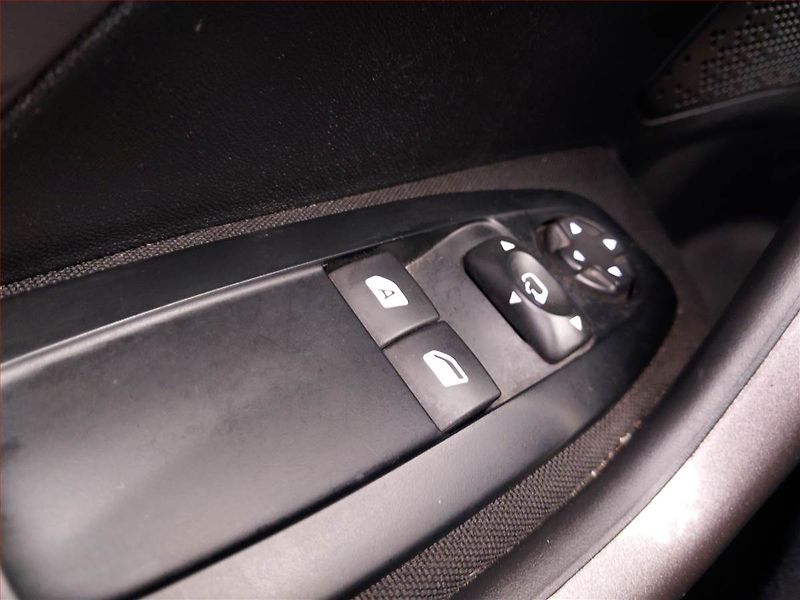 Peugeot 2008 (2016) Active 1.2 PureTech, ČR,1.maj - fotka 15 z 15