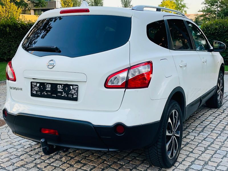 Nissan Qashqai 2.0i KAMERA TAŽNÉ SERVISKA 7M - fotka 13 z 45