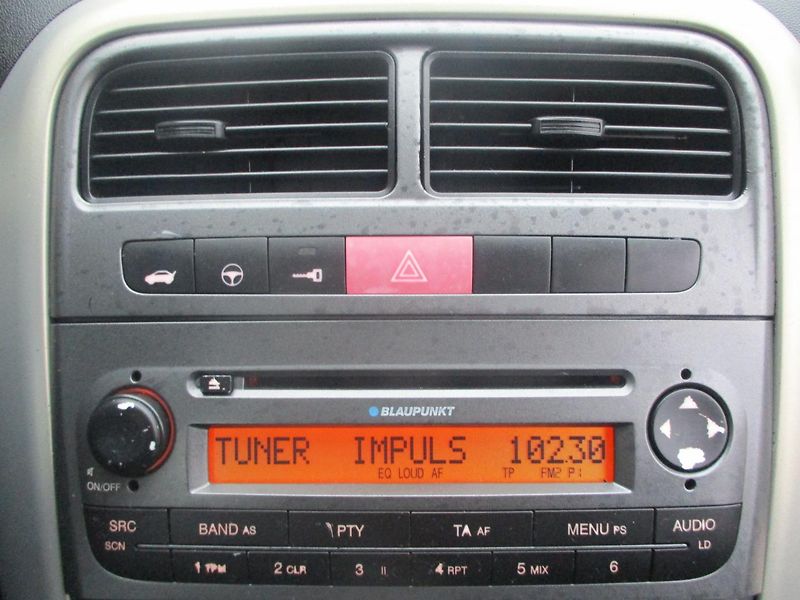 Fiat Grande Punto 1.4i KLIMA +SADA PNEU - fotka 22 z 31