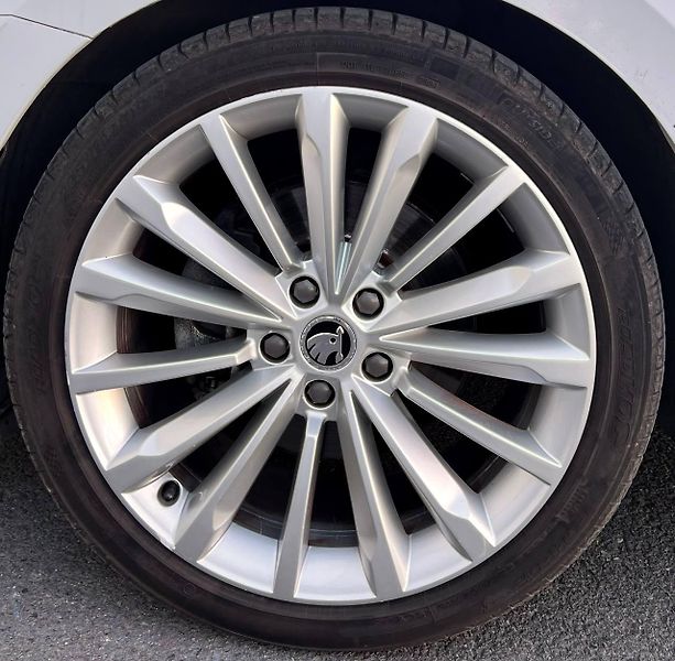 Škoda Superb (2016)  III COMBI 2.0 TDI DSG 140 KW - fotka 7 z 25