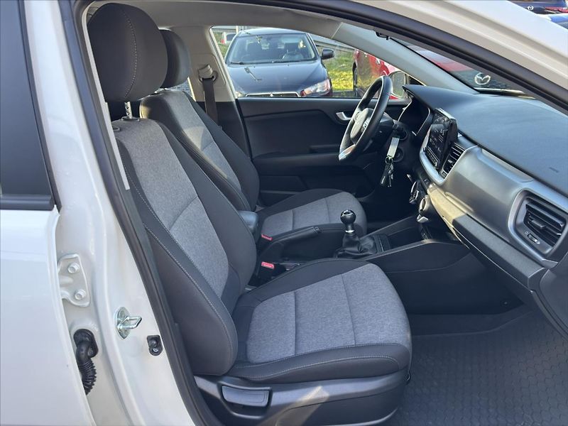 Kia Stonic 1,2 DPi Comfort ZÁRUKA CARPLAY - fotka 15 z 29
