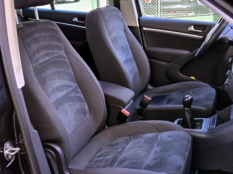 Volkswagen Tiguan 1,4TSI SPORT *SERV.KNÍŽKA*    - fotka 26 z 43