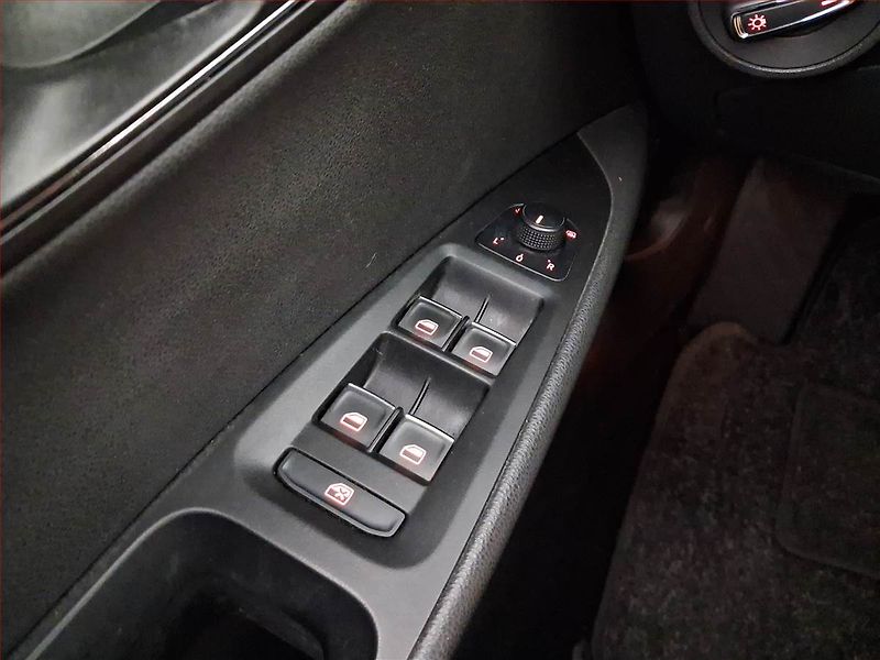 Seat Leon (2014) 1.4 TSI, Tempomat - fotka 16 z 17