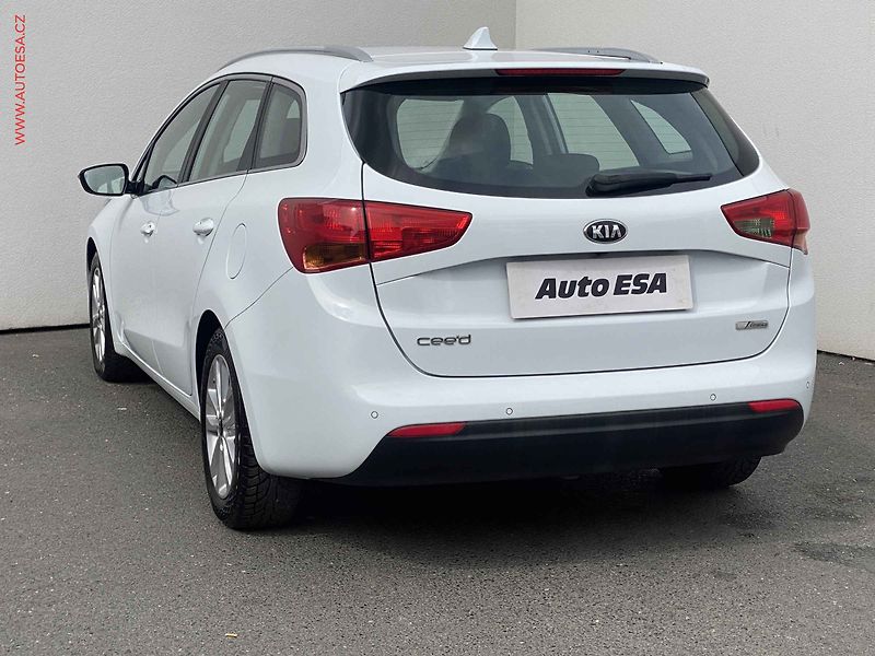 Kia Ceed (2017) 1.6 GDi, AC, navi, kamera - fotka 6 z 18