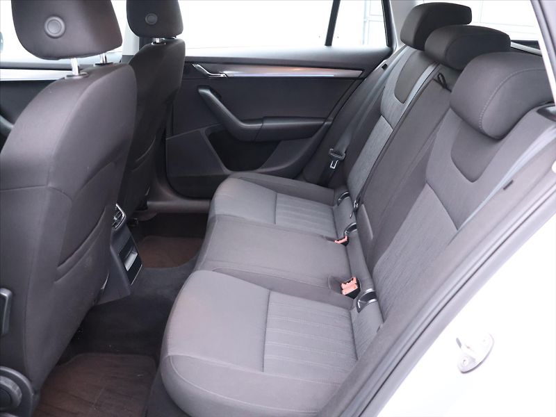 Škoda Octavia 2,0 TDI 110kW DSG Style CZ DPH - fotka 13 z 35