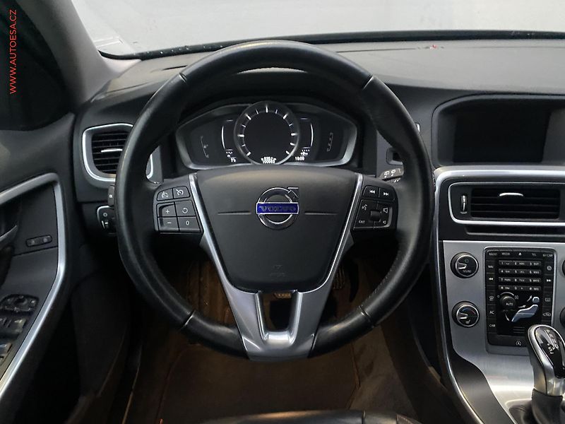 Volvo V60 (2016) 2.0 D4, Ocean Race, AT - fotka 11 z 18