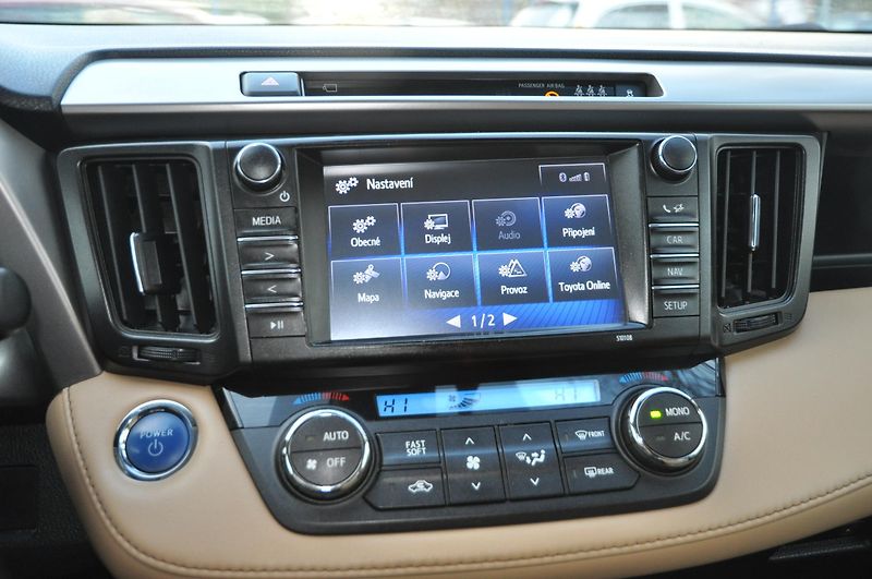 Toyota RAV4 2.5 Hybrid 4x4 Selection Kůže - fotka 18 z 31
