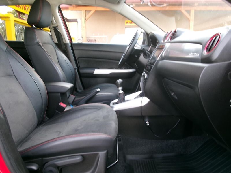 Suzuki Vitara (2017) 1,4 BJet 4x4 NAVI ACC ALU - fotka 29 z 30
