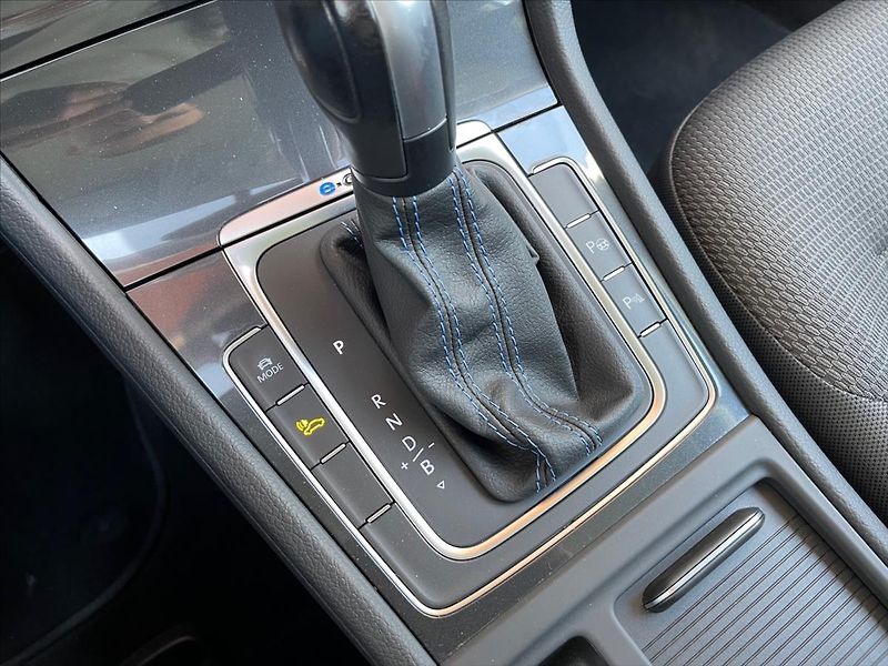 Volkswagen e-Golf 100kW,DPH,tep.čerpadlo - fotka 19 z 33
