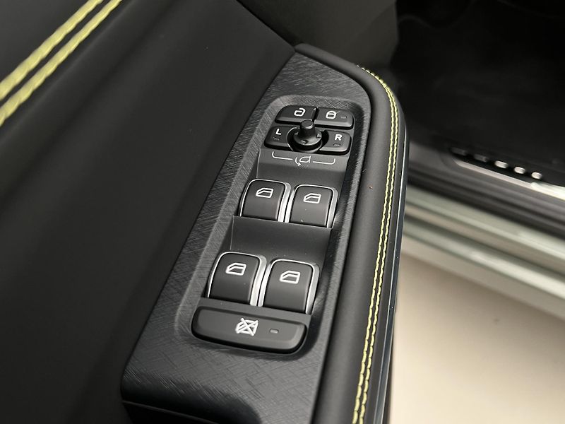 Lynk & Co 01 CORE PHEV AUT CZ 1.maj - fotka 45 z 46