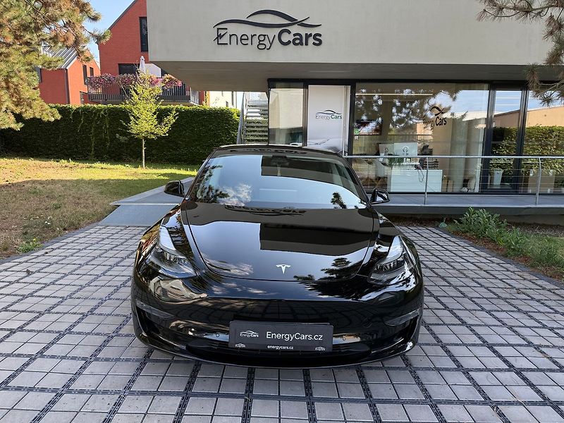 Tesla Model 3 Long Range AWD - fotka 2 z 38
