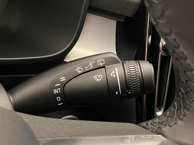 Volvo XC40 (2026) B4 AUT DARK PLUS - fotka 30 z 54
