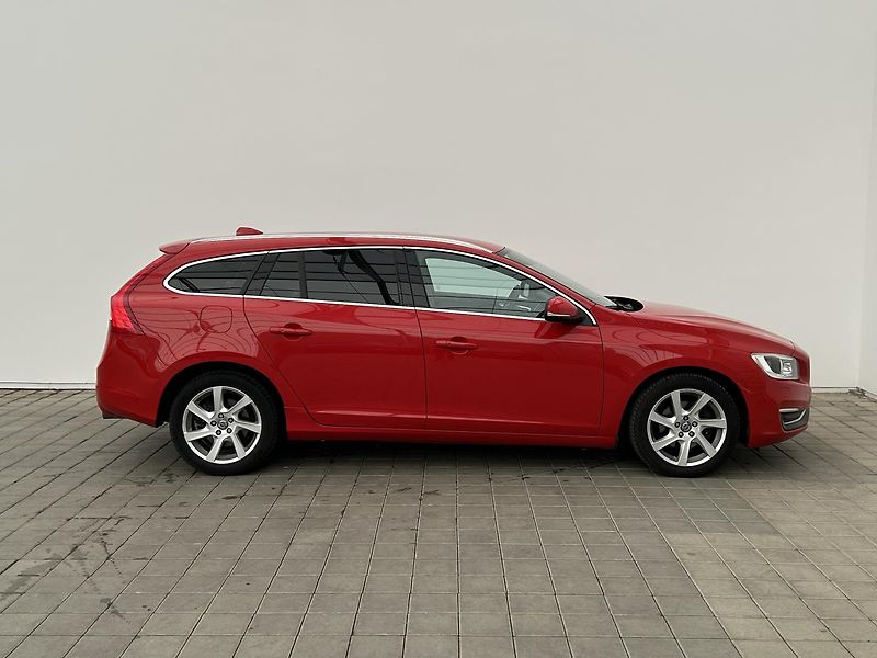 Volvo V60 1.6 T4 Summum - fotka 6 z 26