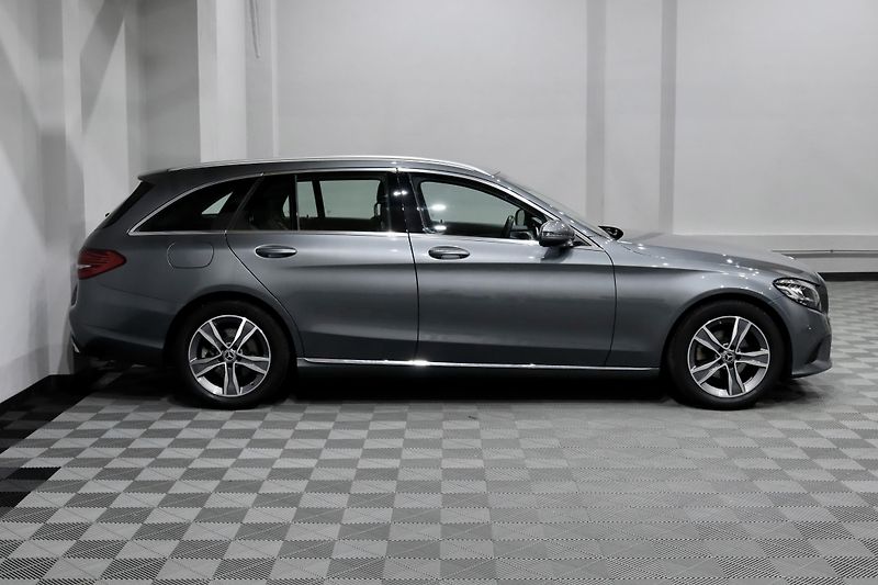 Mercedes-Benz Třídy C 180 T 115 kW 9G-Tronic - fotka 4 z 41