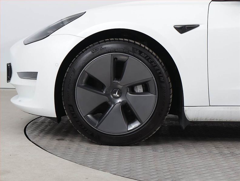 Tesla Model 3 (2022) Long Range 4WD 79kWh, SoH 90% - fotka 15 z 23