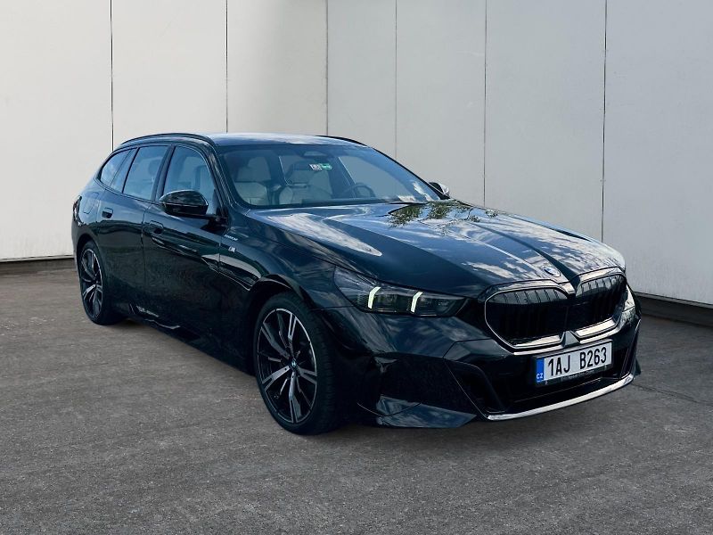 BMW Řada 5 (2025) TOURING 520d 145kW CZ DPH - fotka 3 z 11