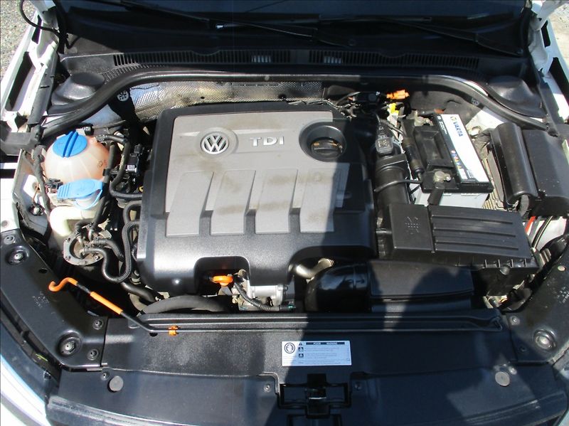 Volkswagen Jetta 1,6 TDI,klima,servis,1.maj,CZ, - fotka 22 z 32