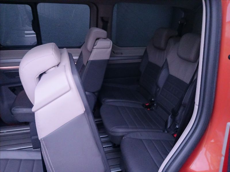 Volkswagen Multivan 2,0 TSI 150kW LONG STYLE - fotka 11 z 27