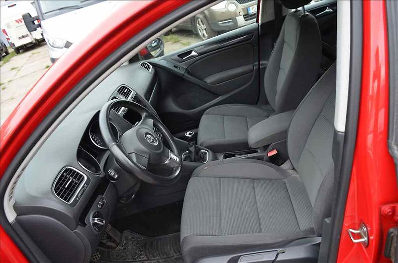 Volkswagen Golf (2013) 1,2 TSI - fotka 16 z 21