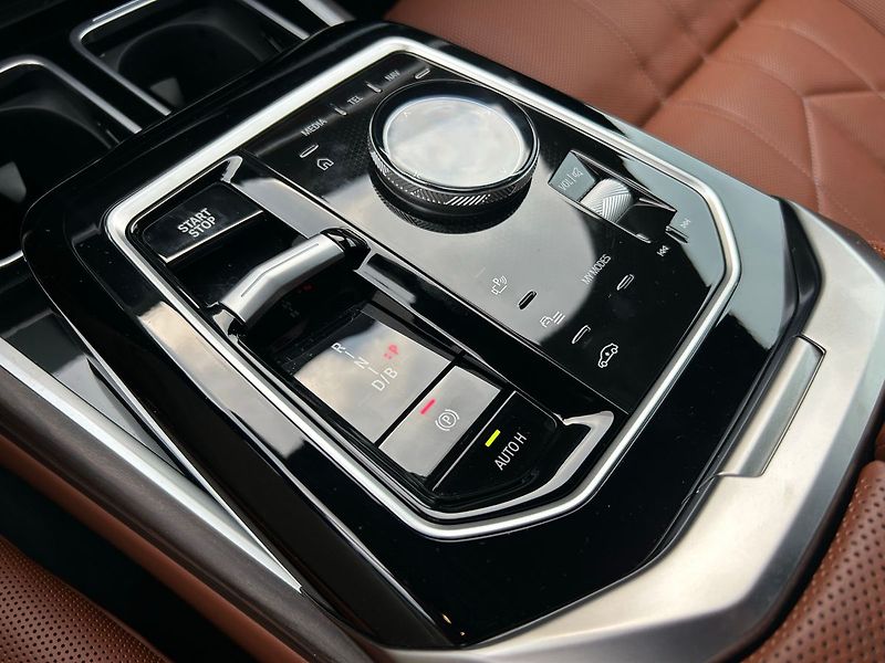 BMW Ostatní i7 xDrive 60 TV TOP 2025 - fotka 34 z 44