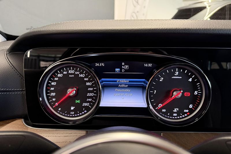Mercedes-Benz Třídy E (2018) E 200d Exclusive - fotka 39 z 103