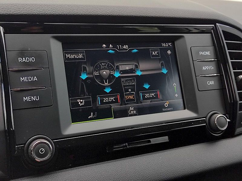 Škoda Karoq (2021) Active 1,5 Tsi - fotka 13 z 34