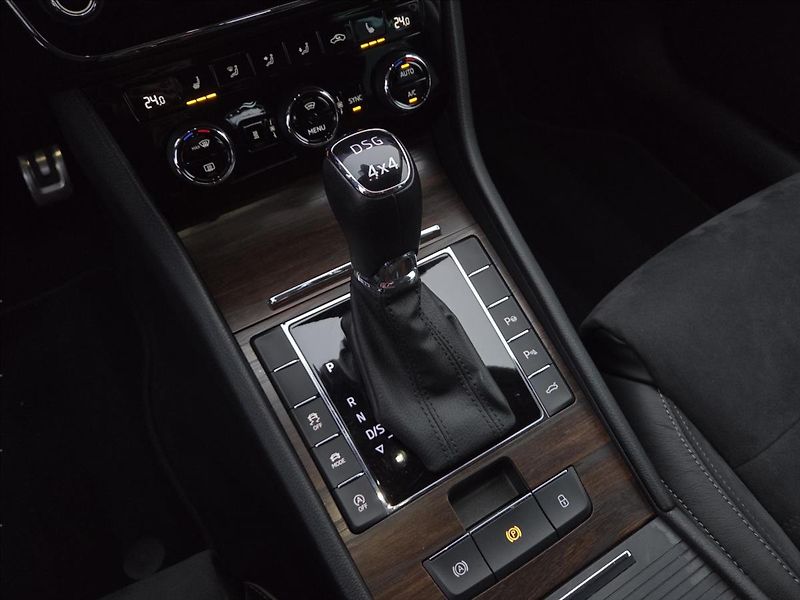 Škoda Superb 2,0 SCOUT 4X4 ČR DPH WEBASTO - fotka 31 z 35
