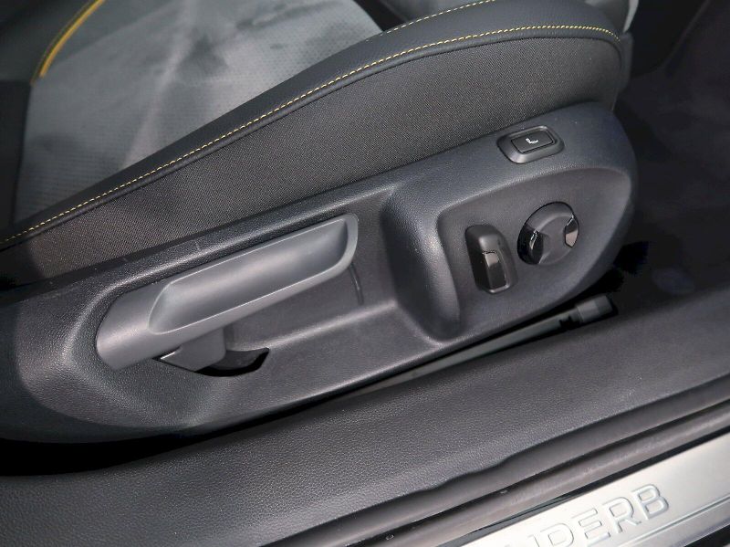 Škoda Superb (2024) SELECTION 2.0TDI 110KW LED LOU - fotka 37 z 42